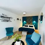 Chic Avec Parking Apartment