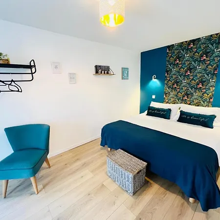 Chic Avec Parking Καλέ